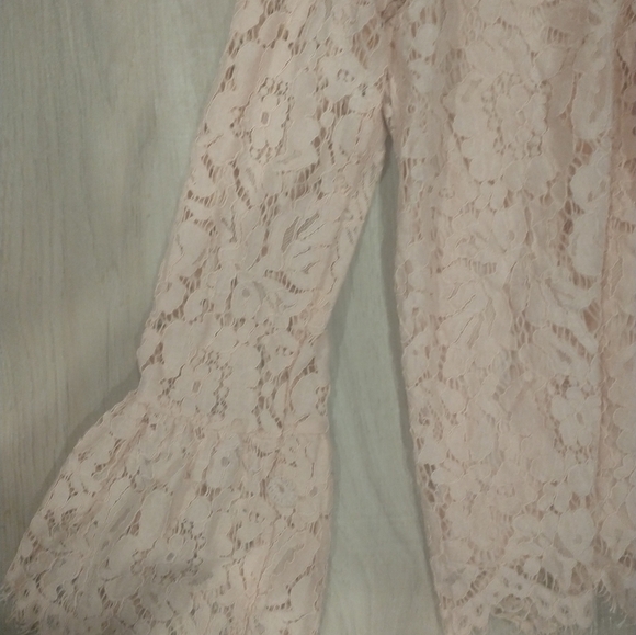Pretty  peach all lace‎ top - Picture 7 of 7